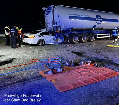 Schwerer Verkehrsunfall Mit Personenschaden Und Eingeklemmter Person