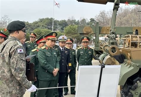 베트남 국방장관 한화 자주포 운영부대 시찰 사진 공개