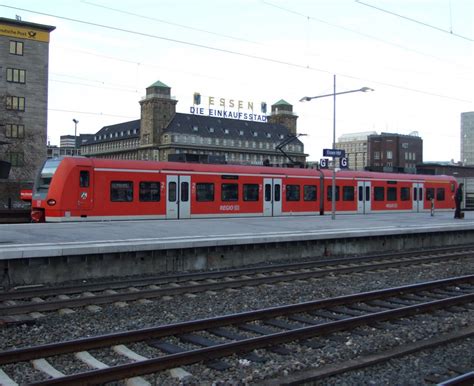 Ene Br 426 mit Leistenschrifft "www.bahn.de" am 25.3.10 in Essen Hbf ...