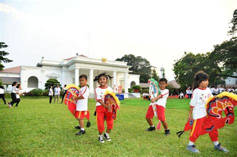 Momen Seru Saat Jokowi Dan Ibu Negara Bermain Permainan Tradisional