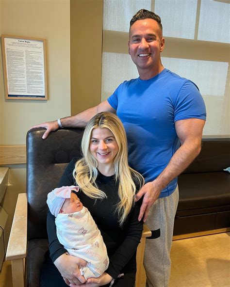 Who is Mike 'The Situation' Sorrentino's wife and how many children do