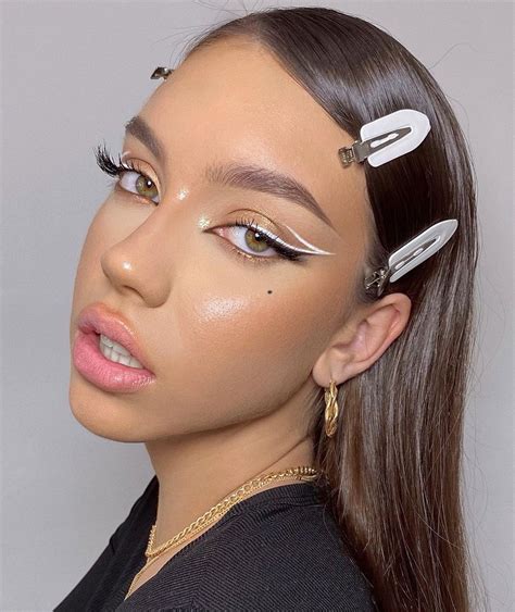 𝐋𝐨𝐫𝐫𝐚𝐢𝐧𝐞 ᵐᵃᵏᵉᵘᵖ ᵇᵃᵇᵉ on Instagram ᴍɪʟᴋ ᴀɴᴅ ʜᴏɴᴇʏ eyeliner demo