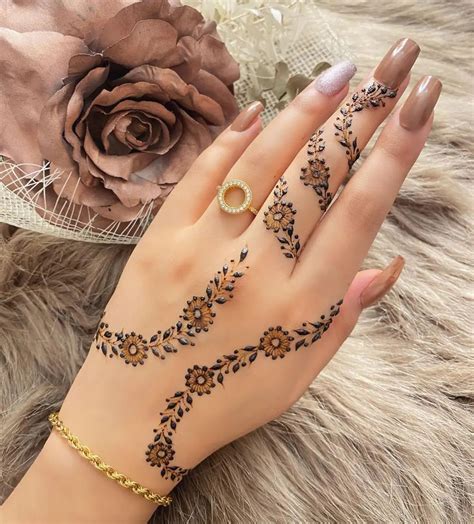 Most Beautiful Minimal Henna Designs For Every Occasion Pyaari