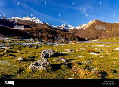 Parque Nacional De Abruzos Y Molise Fotografías E Imágenes De Alta