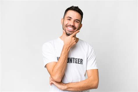 Joven Voluntario Hombre Cauc Sico Sobre Fondo Blanco Aislado Feliz Y