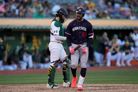 Byron Buxton Kyle Farmer Let Loose As Twins Hold Off Oakland For 10 7