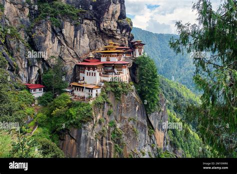 Hiking To Tiger S Nest Bhutan On The Trans Bhutan Trail Stock Photo Alamy