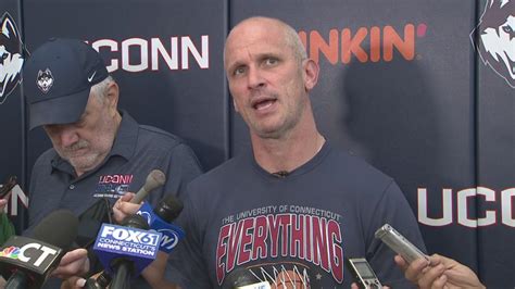 Dan Hurley discusses decision to stay at UConn