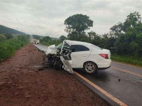 Carro Atinge Camionete De Frente E Motorista Morre Na Hora Na Br 262