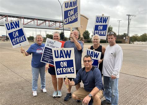 Breaking Another 5000 Autoworkers Join The Uaws Stand Up Strike At