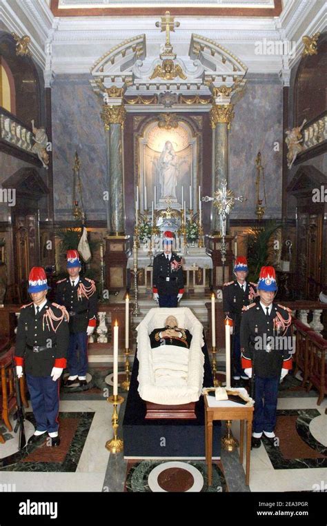 Les Restes Mortels Du Prince Rainier Iii Sont Expos S Dans La Chapelle