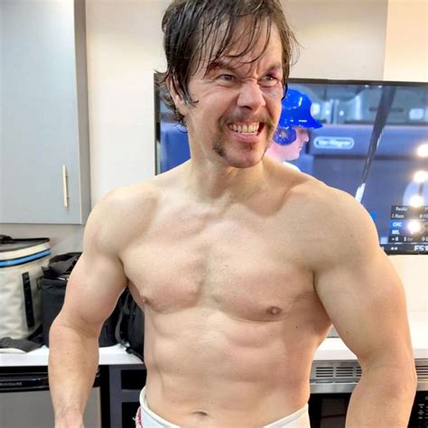 Mark Wahlberg Reveals That Hes Gained 20 Pounds In 3 Weeks Pics Us