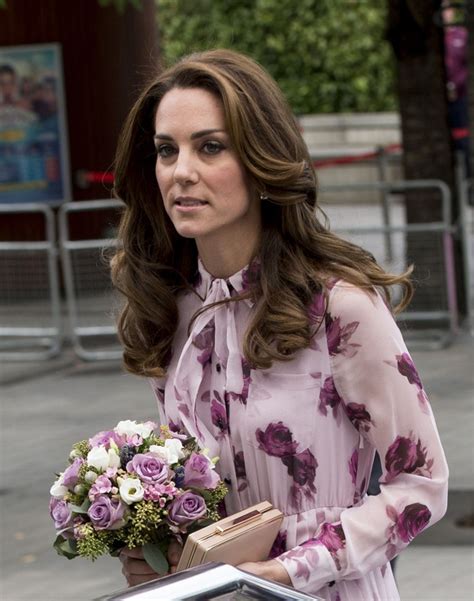 Ego Look Do Dia Kate Middleton Usa Vestido Floral De R Mil Em