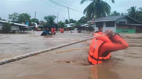 Philippines Flood बाढ़ और भूस्खलन में अब तक 31 की मौत लापता लोगों की