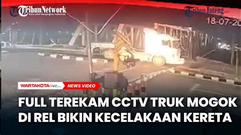 Full Terekam Cctv Truk Mogok Di Rel Bikin Kecelakaan Kereta Di Semarang