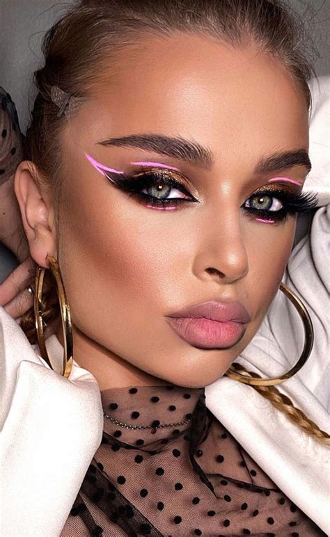 40 Trendy Eyeshadow Looks Pink Graphic Liner