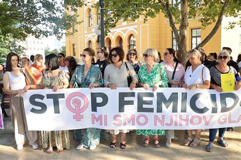 Brojni Mostarci Se Okupili Na Panskom Trgu Poslane Poruke Na Protestu