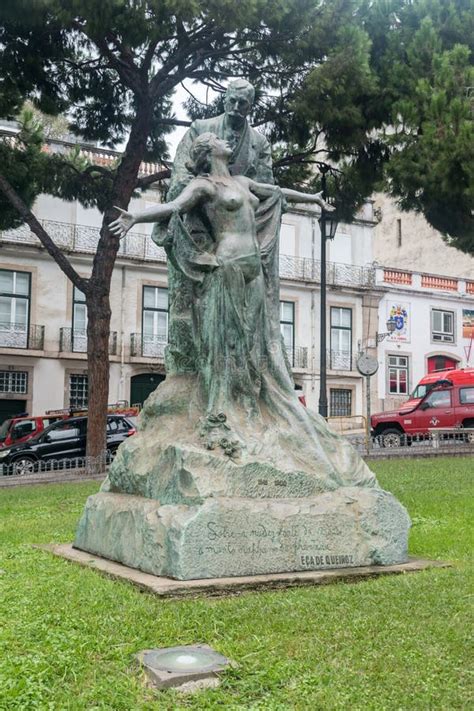 Estatua De Eca De Queiros Estua Verdade De Eca De Queiros Foto