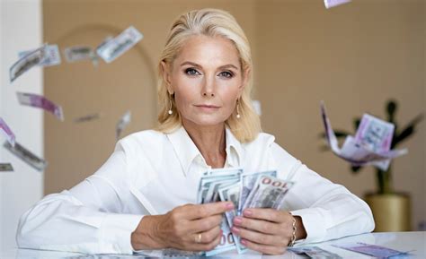 find sugar momma start dating  rich woman