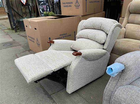 Celebrity Westbury Dual Motor Riser Recliner In Byron Mocha Comfort