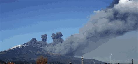 LEtna ancora in attività in 24 ore oltre 750 scosse a Catania Si