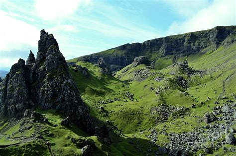 Pinnacle Rock Formation in Skye Scotland Photograph by DejaVu Designs ...