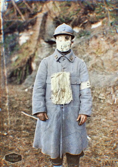 French Soldier in Early Gas Mask, 1915 : r/wwi