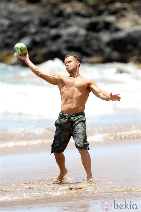 Joey Lawrence Con El Torso Desnudo En Hawai Torsos Desnudos Los