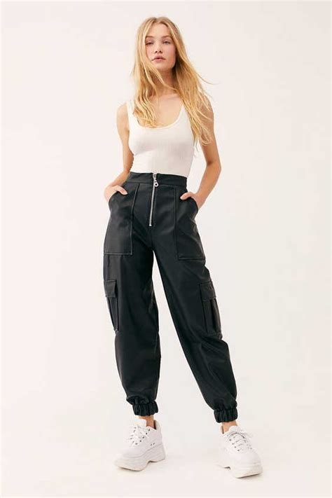 35 Ways How To Wear Cargo Pants For Women 2023