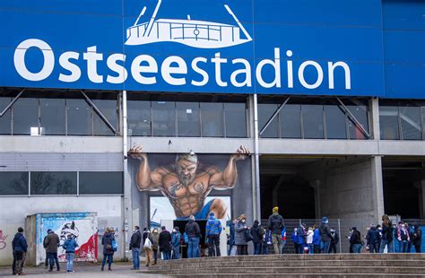 Hansa Rostock Dfb Kontrollausschuss Ermittelt Wegen „pietätlosem“ Banner