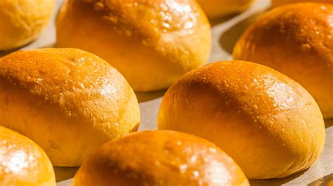 The Absolute Best Ways To Reheat Dinner Rolls