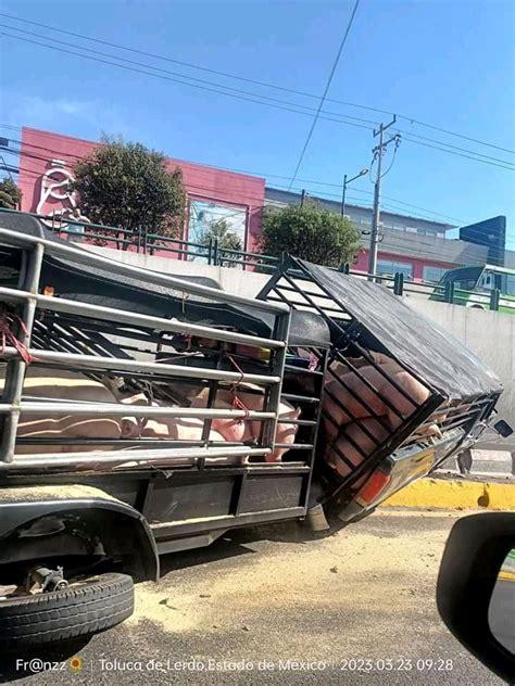 Reportan Volcadura De Camioneta En El Paso Del Desnivel De Col N Sobre