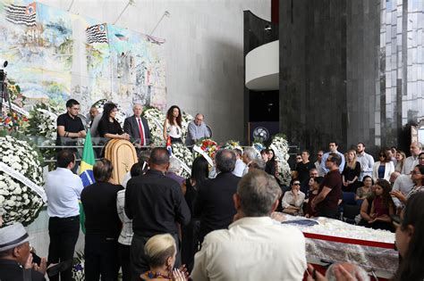 Campos Machado familiares amigos e autoridades se despedem de ícone