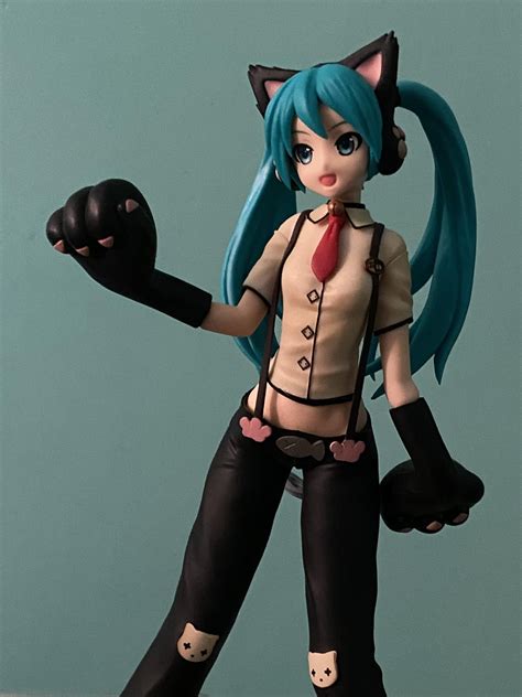 my miku figure (o^^o) : r/AnimeFigures