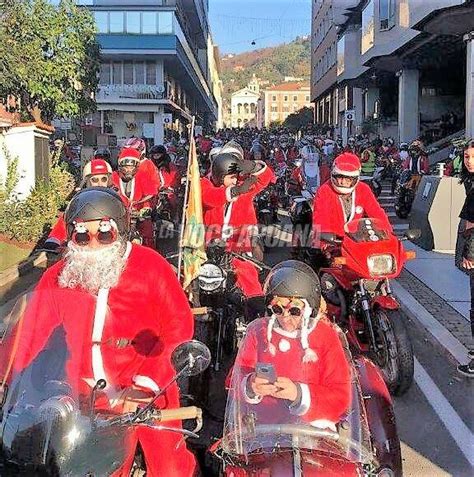 Babbo Natale In Moto A Massa Carrara Tornano A Rombare I Motori Della