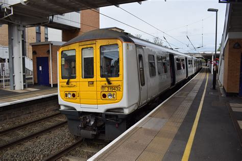 319432 150417 Thameslink Class 319 No 319432 At Elstr Flickr