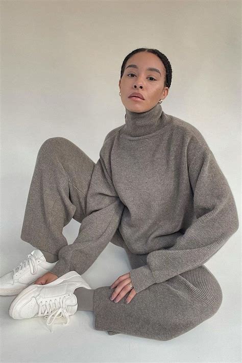 5 Minimalist Clothing Trends We'll See in 2021 | Who What Wear