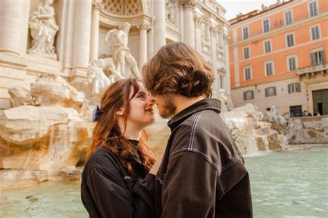 Roma Esperienza Di Servizio Fotografico A Fontana Di Trevi Getyourguide