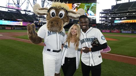 Love Is Blind: Season 4's Chelsea, Kwame Throw Out Pitch After Reunion