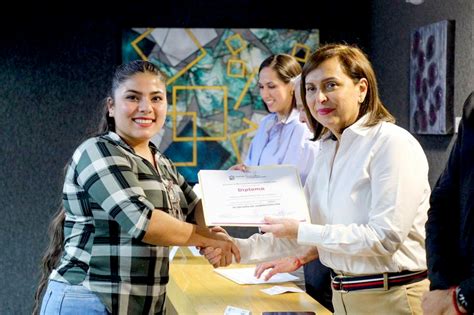 Entrega Guadalupe reconocimientos a servidores públicos Revista