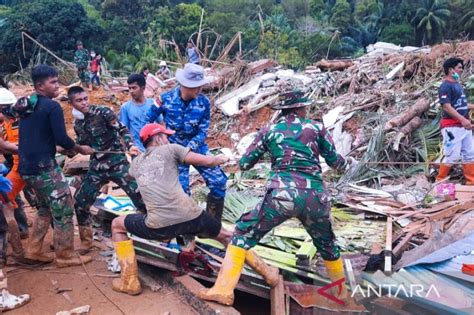 Bnpb Pastikan Kebutuhan Dasar Korban Longsor Natuna Terpenuhi