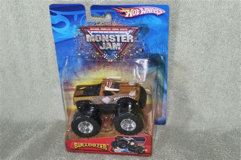 Hot Wheels - Bulldozer Monster Truck | Model Trucks | hobbyDB