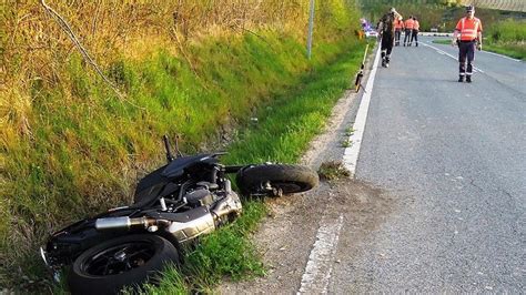 Un Motorista Es Trasladado De Gravedad Al Hospital De Navarra Tras