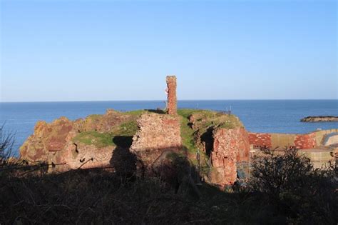 Dunbar Castle In Dunbar - Fabulous North