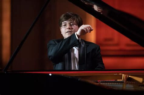 Pianista Curitibano Volta Ao Brasil Para Lan Ar Primeiro Disco Solo