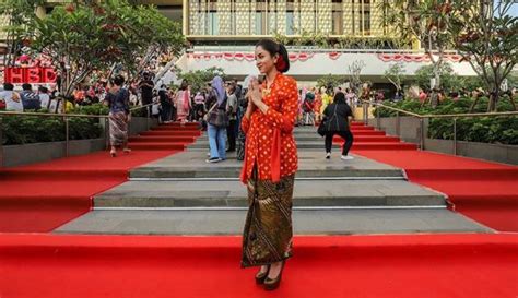 Kemeriahan Parade Kebaya Nusantara Di Anjungan Sarinah