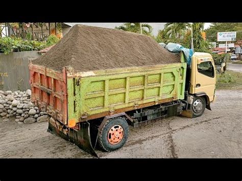 Mobil Dump Truk Pasir Full Bak Bongkar Muatan Nyaris Terguling Youtube