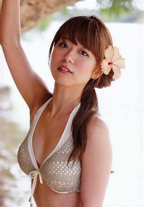 売り上げ好調な声優・井口裕香のエロい初水着姿を披露した写真集の水着ショット みんくちゃんねる