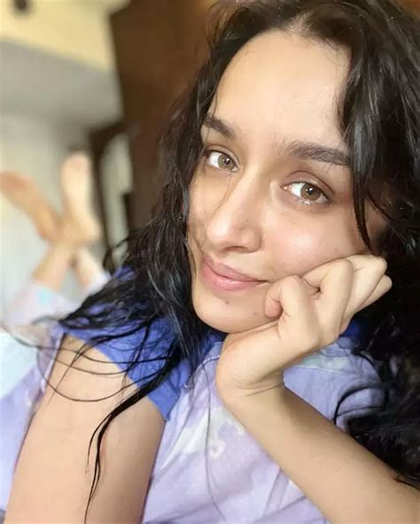 8 Times Shraddha Kapoor Made A Strong Case For No Makeup Selfies