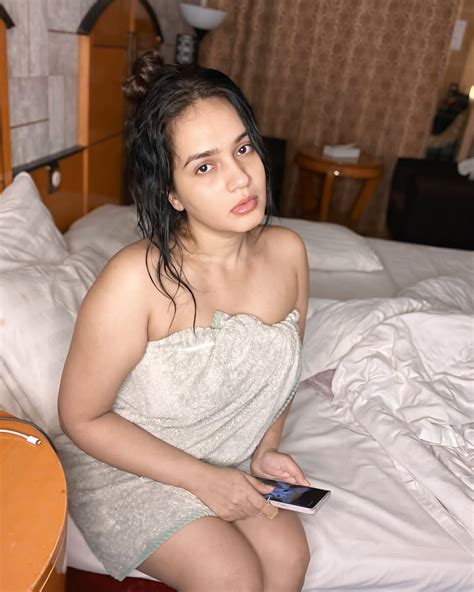 Vela Instagram 1737492067442 Porn Pic